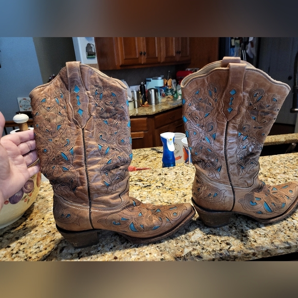 Corral Cutout Design Boots - Picture 4 of 12